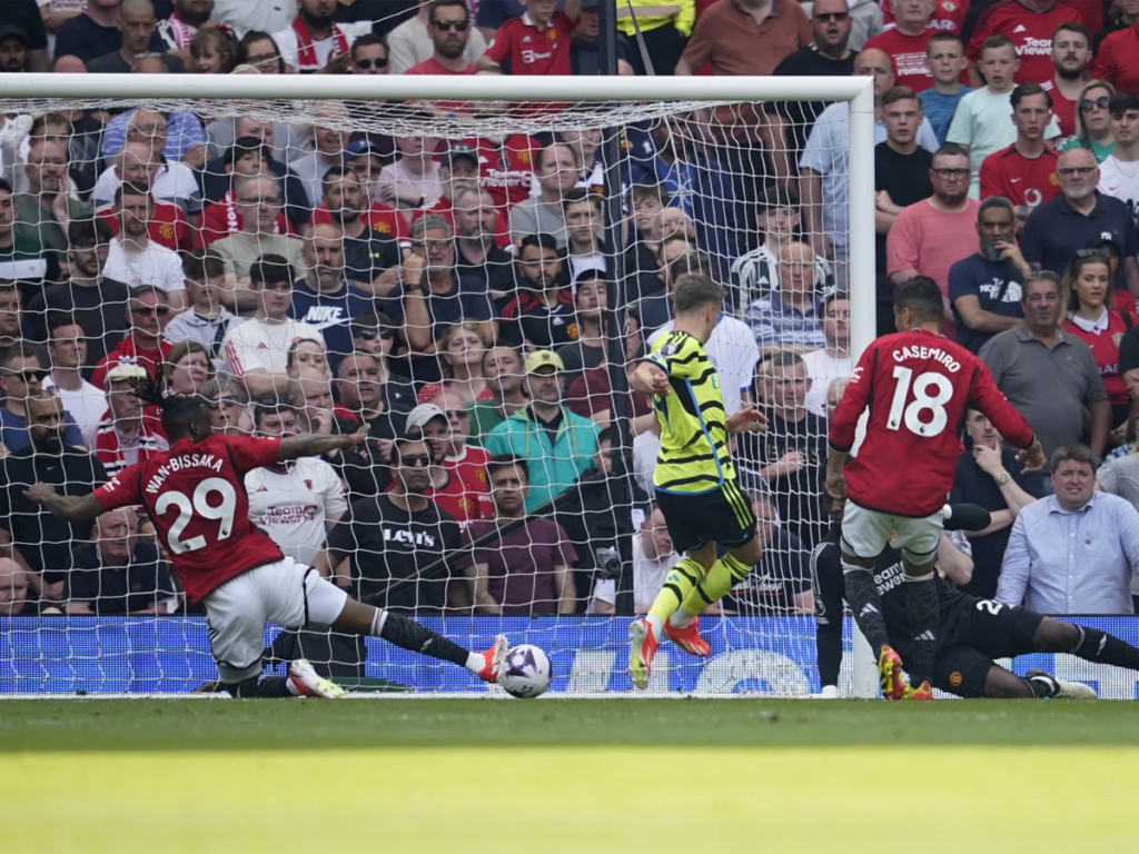 Arsenal-gana-por-la-minima-y-alarga-lucha-por-la.png