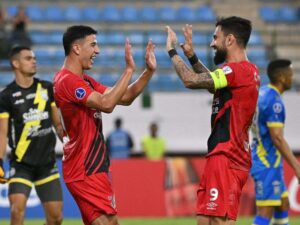 Ath-Paranaense-volvio-a-golear-a-Rayo-Zuliano.jpg