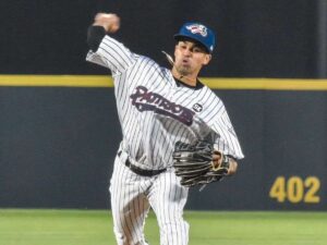 Carlos-Espinal-se-une-a-Delfines-de-La-Guaira.jpg