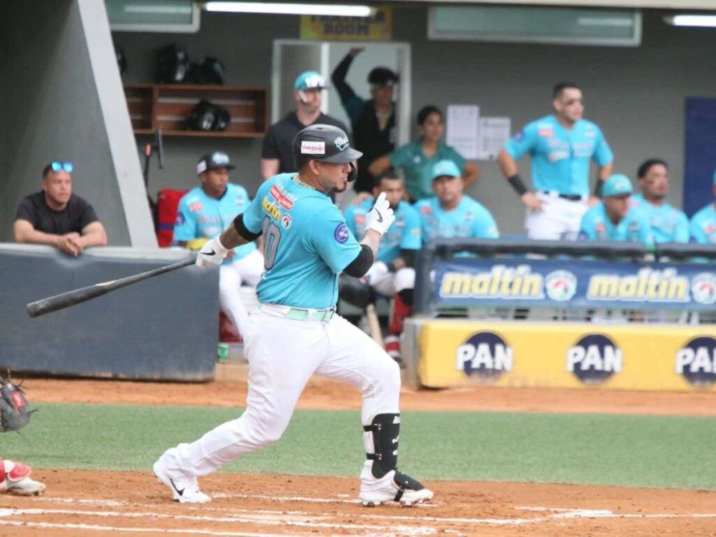 Delfines-da-la-bienvenida-a-Wilson-Ramos.jpg