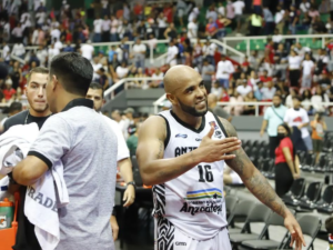 Gregory-Vargas-guio-a-Gladiadores-en-Puerto-La-Cruz.png