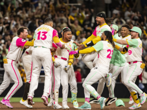 Luis-Arraez-se-hace-querer-en-San-Diego.png