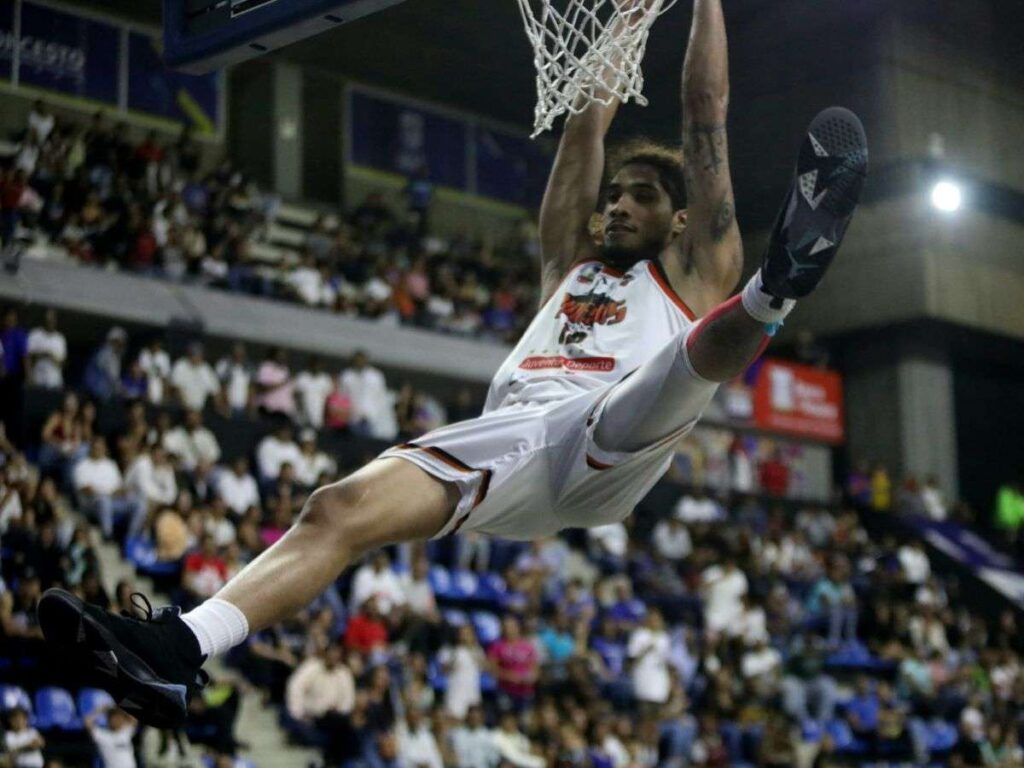 Pioneros-remonto-y-arruino-debut-de-Broncos-en-casa.jpg