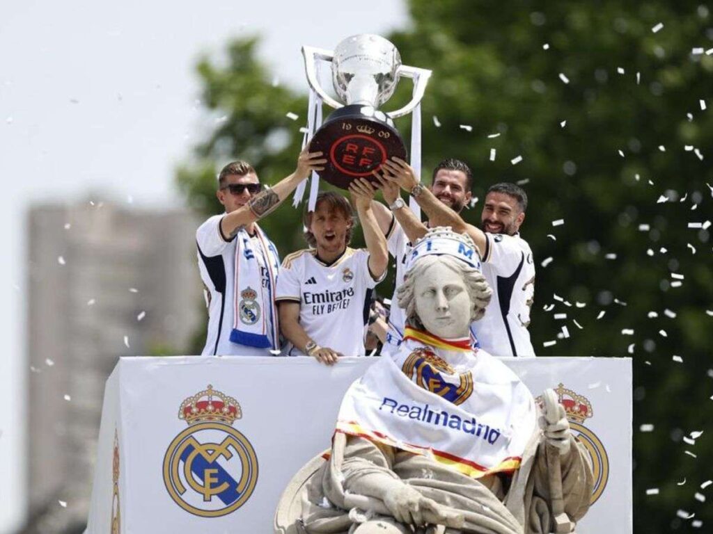 Real-Madrid-recibe-la-Copa-y-celebra-sus-36-Ligas.jpg
