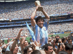 Reaparece-el-Balon-de-Oro-perdido-de-Maradona.png