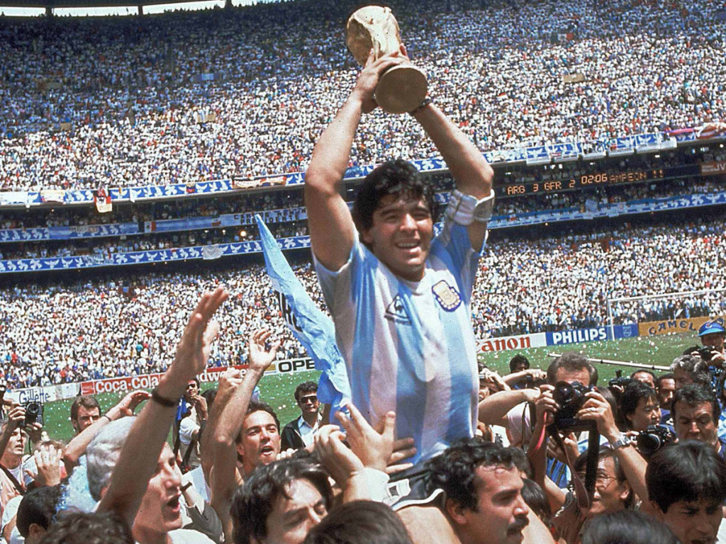 Reaparece-el-Balon-de-Oro-perdido-de-Maradona.png