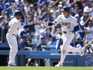 Shohei-Ohtani-esta-incontenible-con-el-madero.png