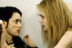 Winona-Ryder-y-Angelina-Jolie-vivian-tan-enfrentadas-en-el.jpeg