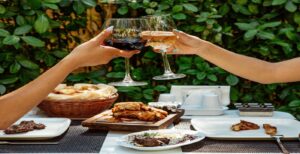 Descubre-las-deliciosas-combinaciones-de-vinos-cocteles-y-comida.jpeg