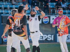 Aguilas-barrio-a-Caribes-en-el-Luis-Aparicio.jpg