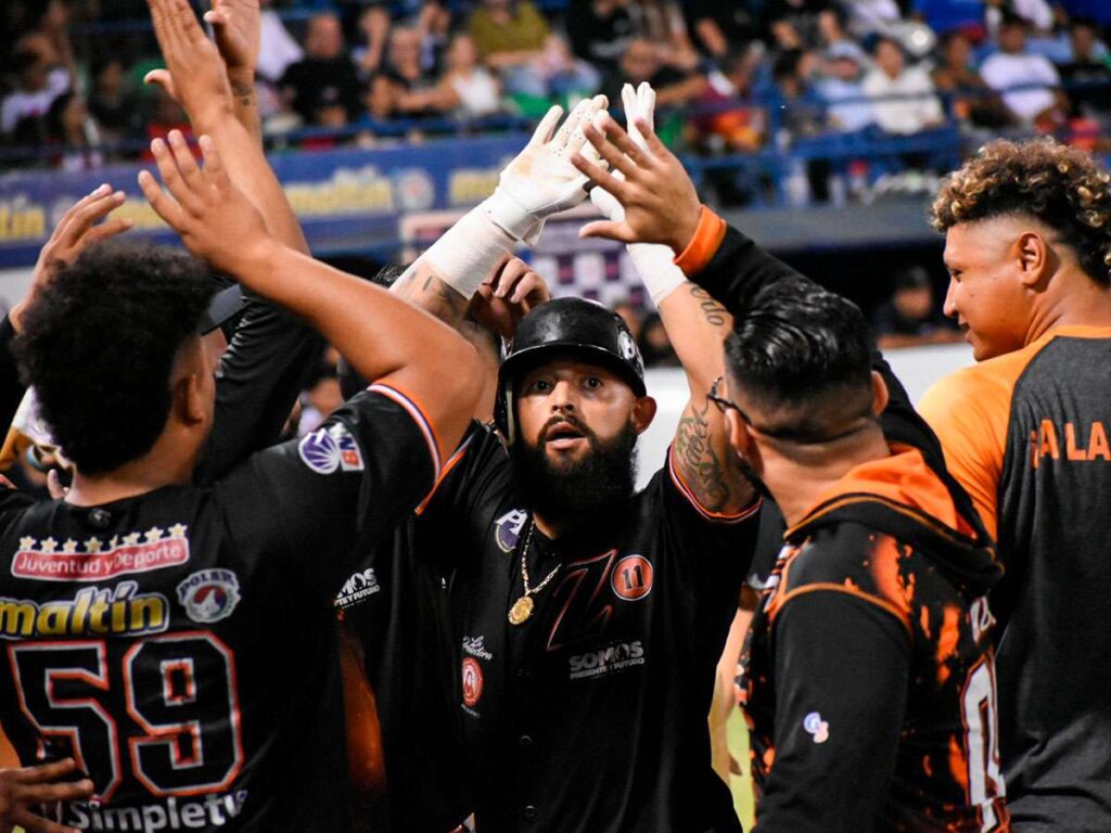 Aguilas-gano-la-batalla-ofensiva-ante-Tigres.jpg