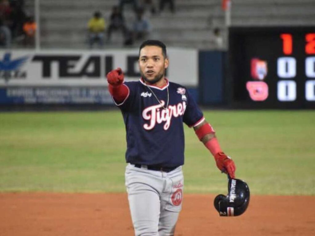 Alexi-Amarista-se-une-a-las-filas-insulares.jpeg