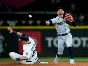 Andres-Gimenez-duplicara-el-Guante-de-Platino.png