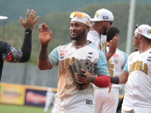 Bravos-vencio-a-Tiburones-y-se-queda-con-la-serie.jpg