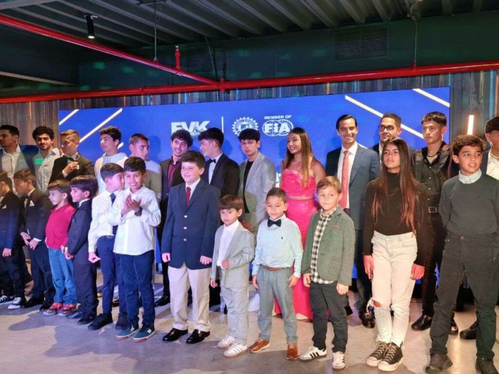 Campeones-del-Karting-venezolano-recibieron-sus-trofeos.jpg