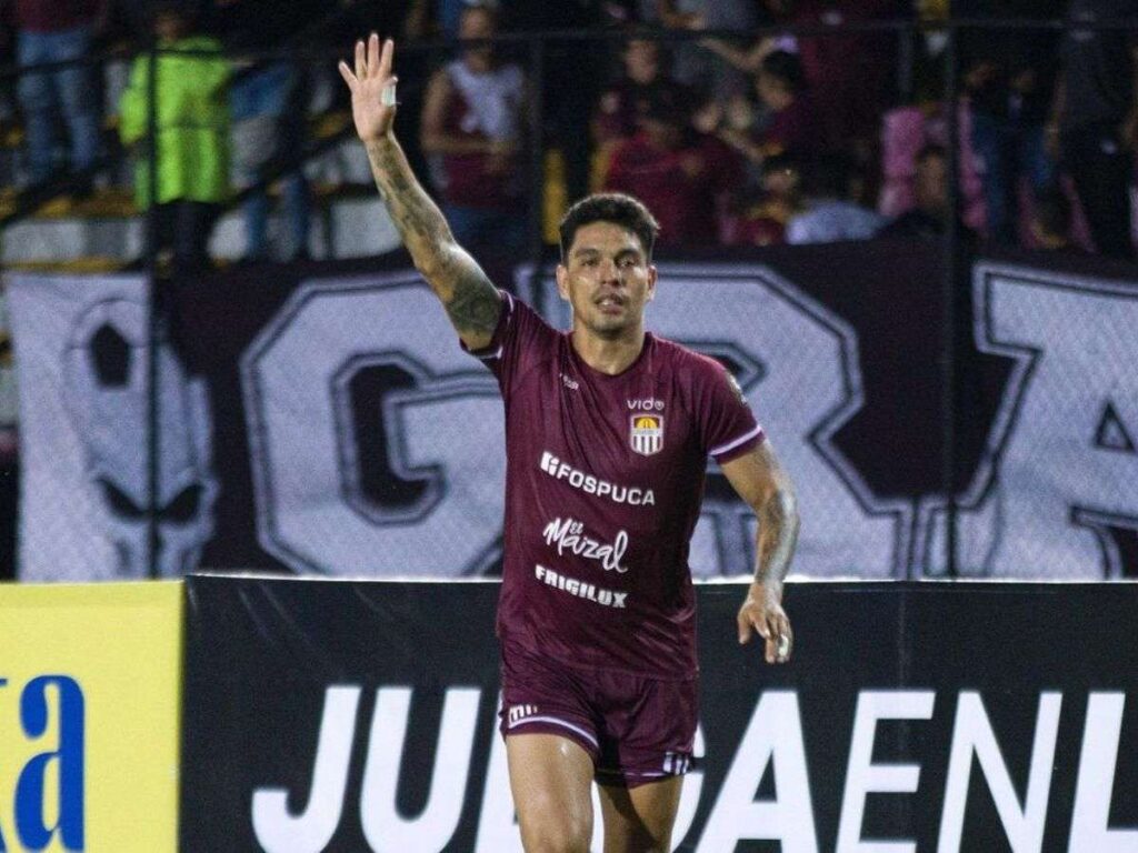 Carabobo-y-La-Guaira-igualaron-en-Valencia.jpg