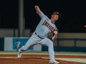 Cardenales-anuncia-la-llegada-de-Shea-Spitzbarth.jpg