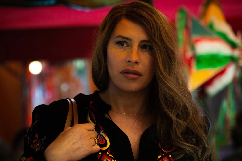 Chandales-de-terciopelo-y-elegancia-parisina-Como-Emilia-Perez-moldeo.jpeg