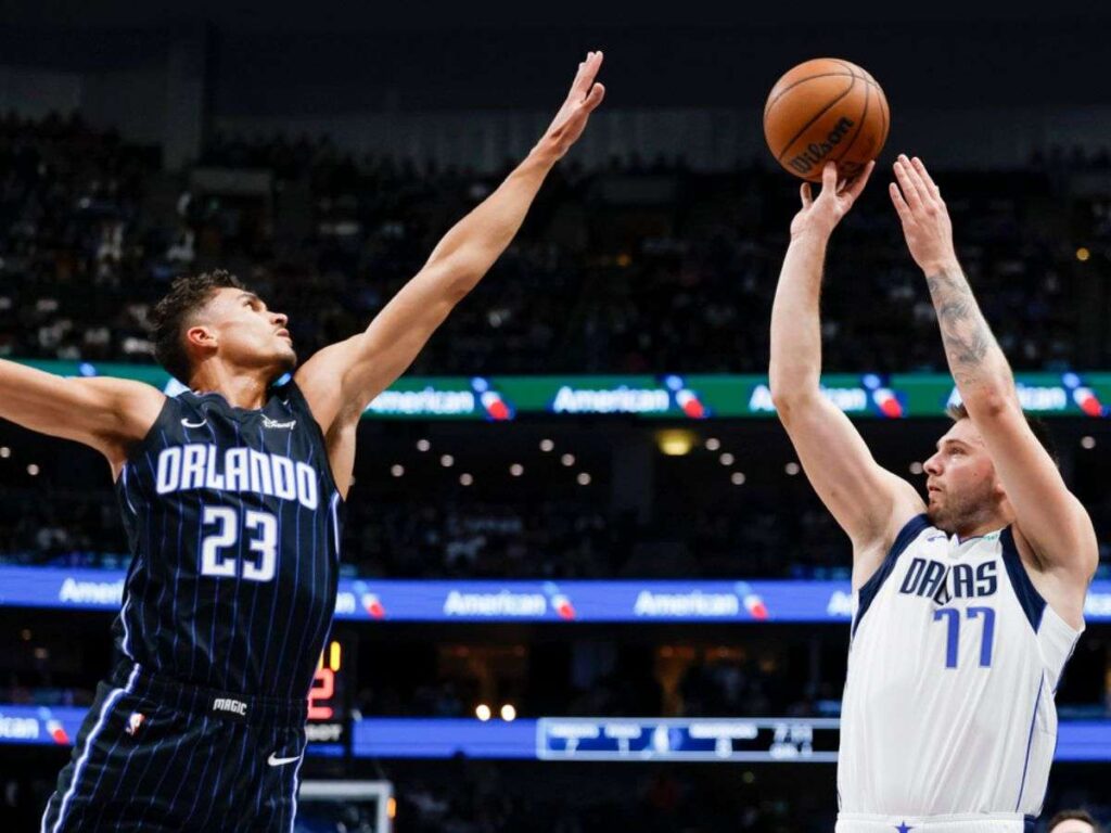 Doncic-vuelve-a-brillar-en-victoria-de-Dallas.jpg