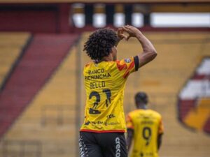 Eduard-Bello-marco-en-historica-goleada-de-Barcelona-SC.jpg