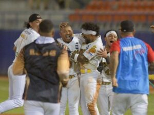 Eduardo-Escobar-le-dio-la-victoria-a-Tigres.jpg