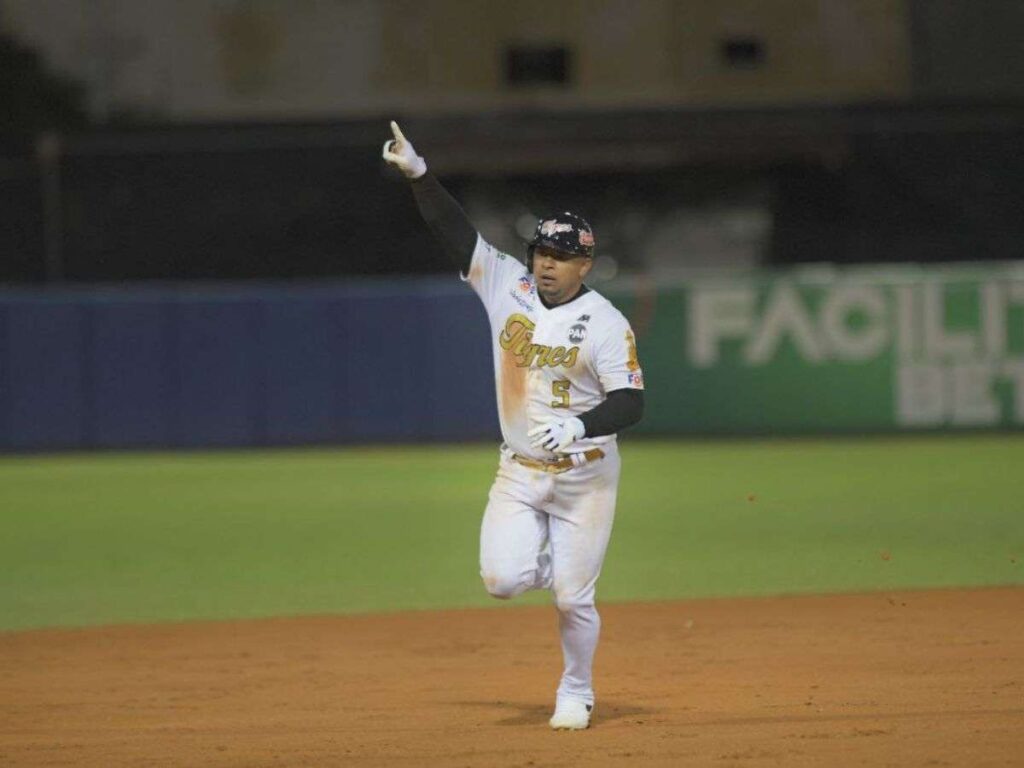 Eduardo-Escobar-rugio-mas-fuerte-en-duelo-de-felinos.jpg