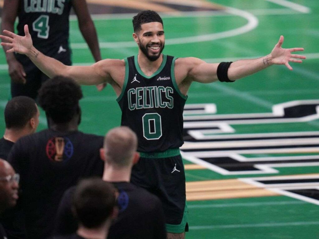 Jayson-Tatum-puso-fin-a-la-racha-de-los-Cavaliers.jpg