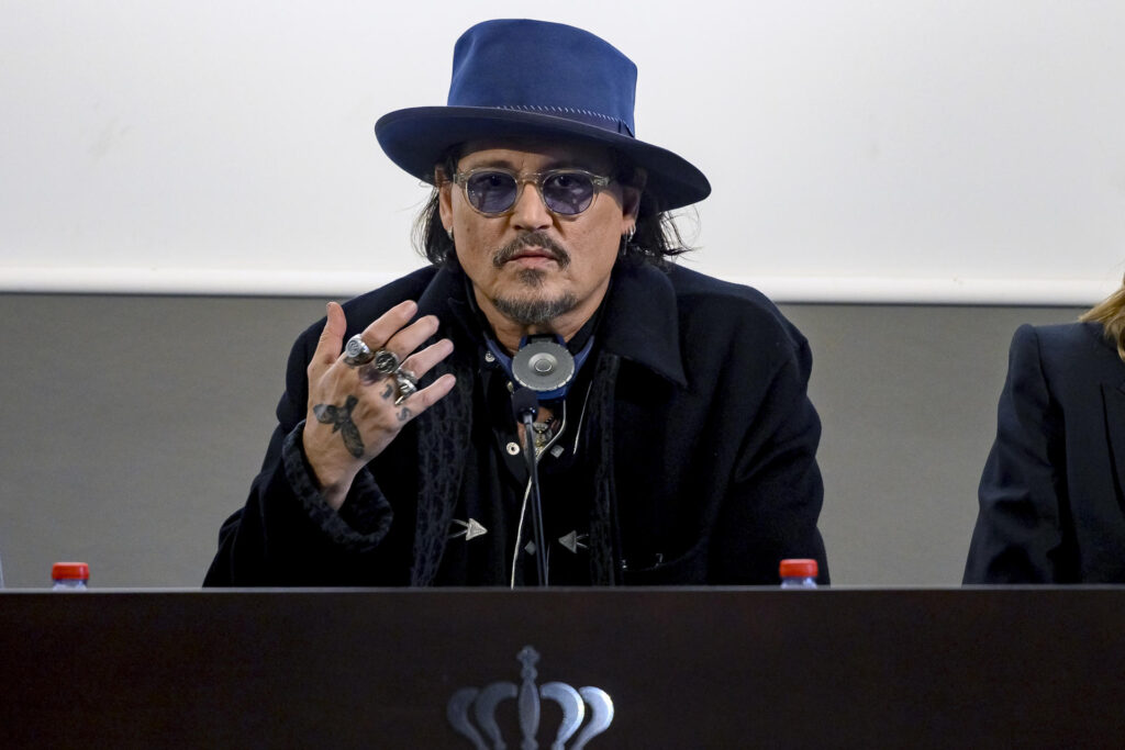 Johnny-Depp-envia-un-mensaje-de-apoyo-a-Valencia.jpg