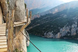 Las-rutas-con-pasarelas-mas-espectaculares-de-Espana.webp.webp