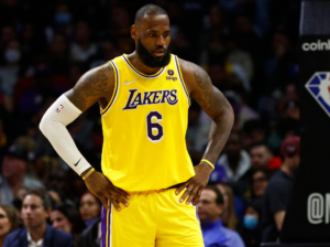 LeBron-James-cambia-de-numero-con-los-Lakers.png