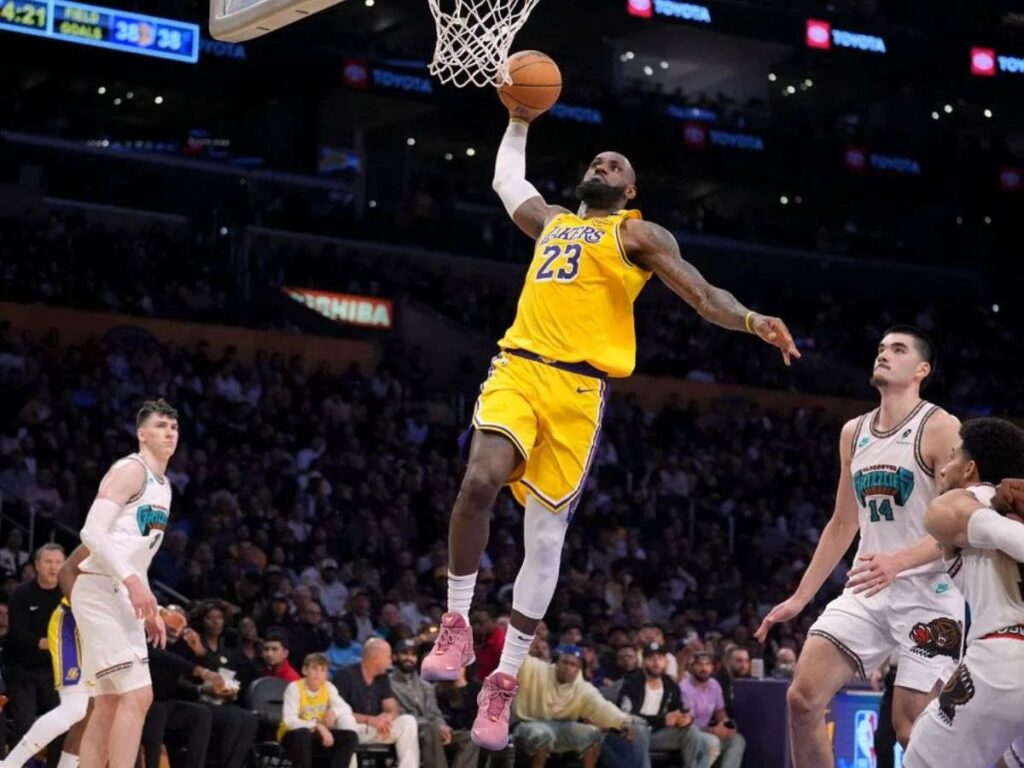 LeBron-James-logra-tercer-triple-doble-seguido.jpg