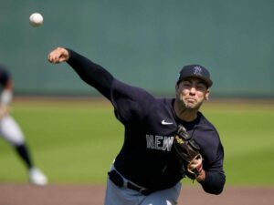 Lou-Trivino-no-seguira-con-Yankees.jpg