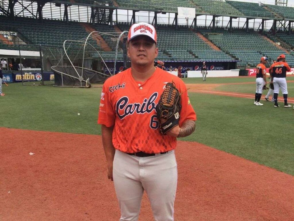 Mauricio-Llovera-fue-cambiado-a-Tiburones.jpg
