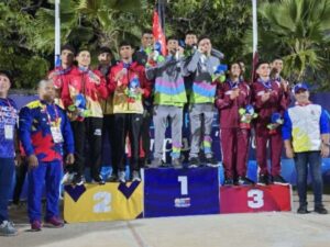 Miranda-domina-la-natacion-en-Oriente-2024.jpg