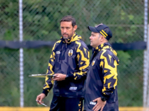 Mojiganga-y-traicion-en-el-aurinegro.png