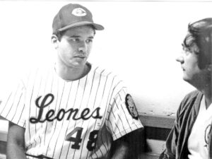 Por-14-innings-Don-Heinkel-dejo-sin-aliento-a-los.jpg