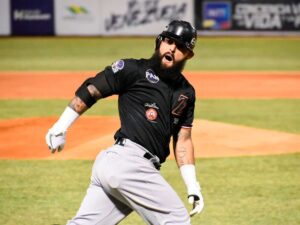 Rougned-Odor-extendio-racha-positiva-de-las-Aguilas.jpg