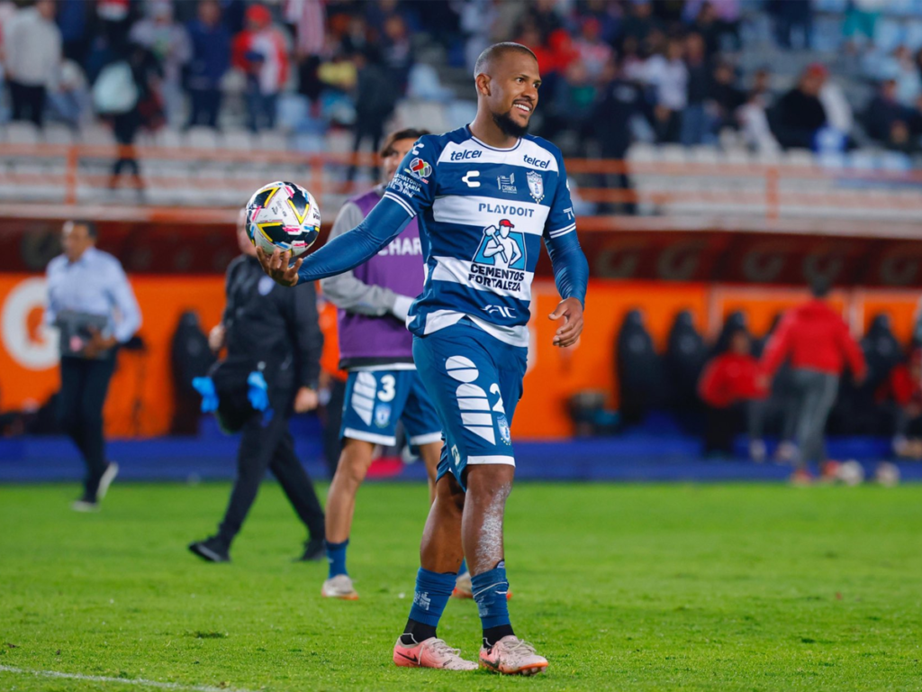 Salomon-se-baja-con-triplete-y-se-lleva-el-balon.png