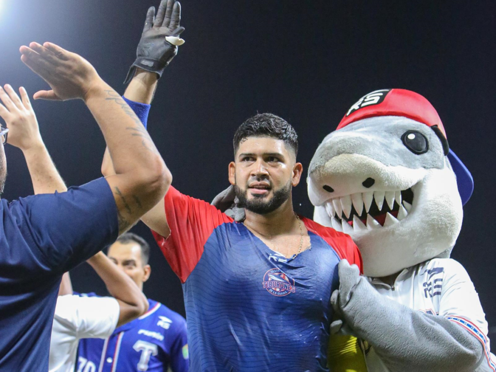 Tiburones-dejo-tendidos-a-los-Tigres-en-Macuto.png