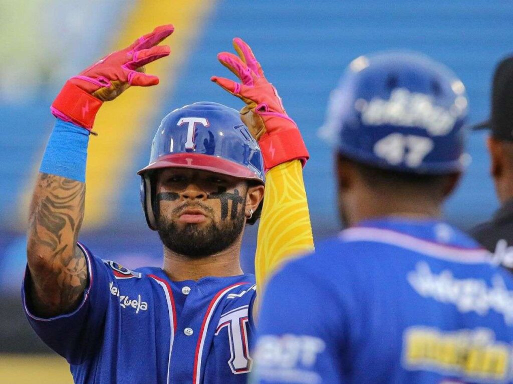 Tiburones-irrumpio-en-Valencia-para-barrer-la-serie.jpg