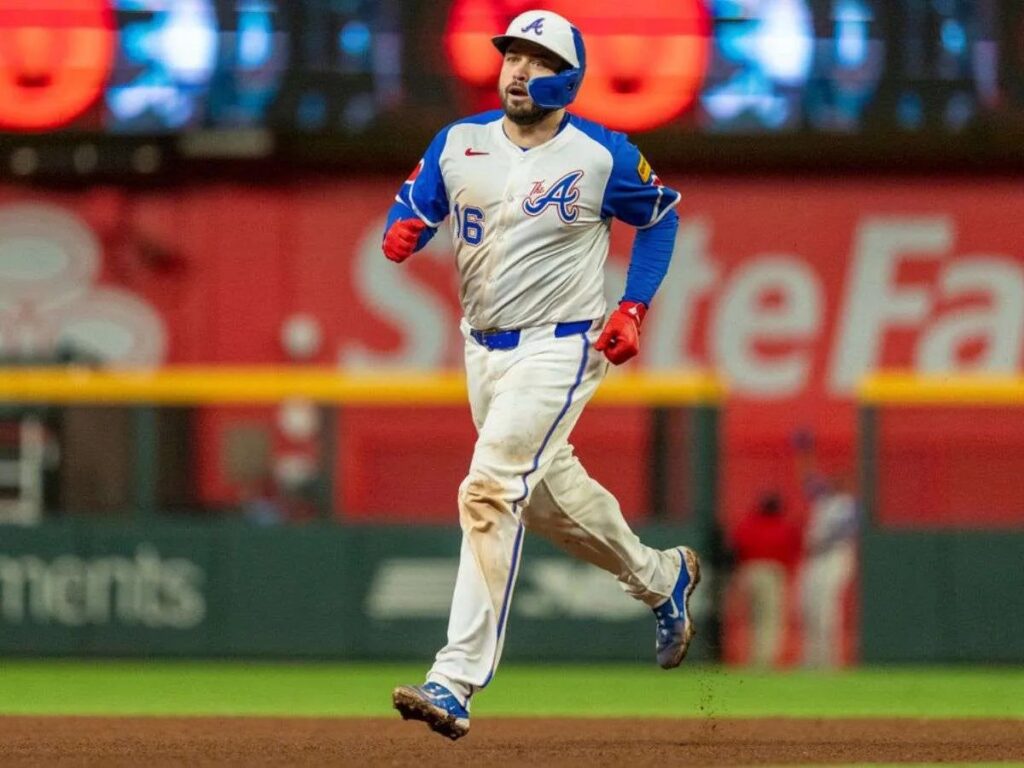 Travis-dArnaud-firma-por-dos-anos-con-Angelinos.jpg