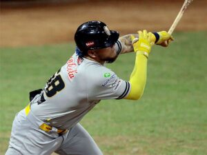 Aguilas-Cibaenas-firman-a-Harold-Ramirez.jpg