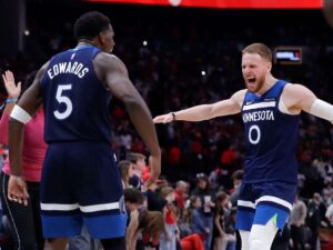 Anthony-Edwards-sello-triunfo-de-los-´Wolves´con-triple-agonico.jpg