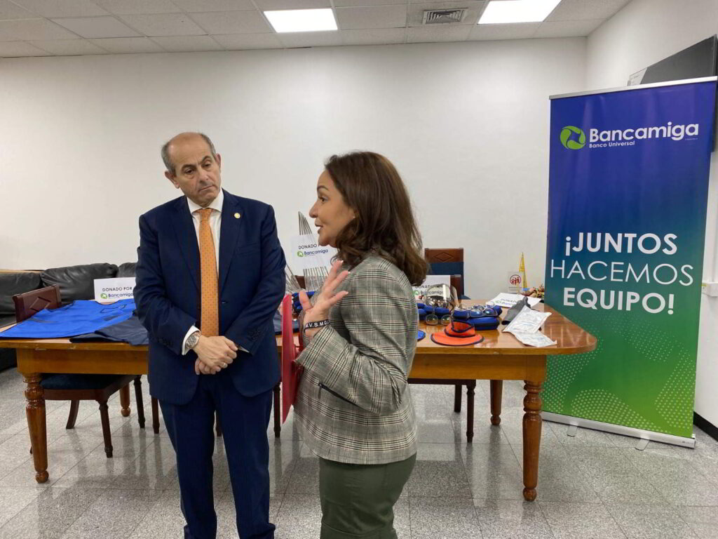 Bancamiga-continua-apoyando-la-salud-con-donativo-al-Hospital-Domingo.jpg