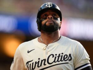 Carlos-Santana-acordo-por-una-campana-con-Cleveland.jpg