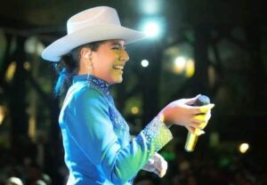 Emily-Galaviz-rompio-el-silencio-tras-criticas-por-su-gira.jpg