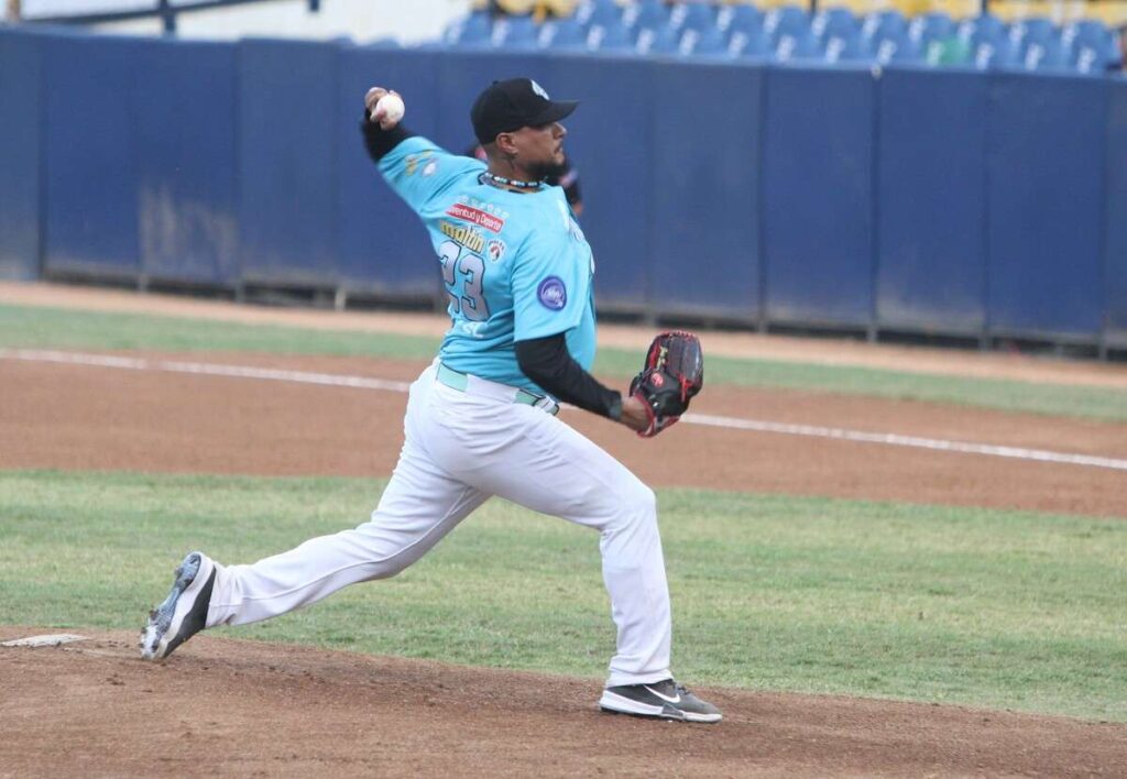 Felix-Doubront-pinto-de-blanco-a-Magallanes.jpg