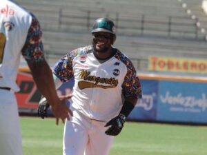 Juan-Santana-ha-demostrado-su-Mangu-Power-con-Bravos.jpg