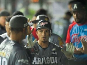 Lorenzo-Cedrola-entro-en-la-historia-de-Tigres-de-Aragua.jpg