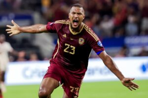 Salomon-Rondon-promete-dar-todo-para-clasificar-a-la-Vinotinto.jpg